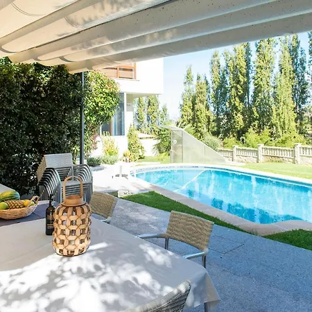 El Castanal Con Piscina Privada ויגו